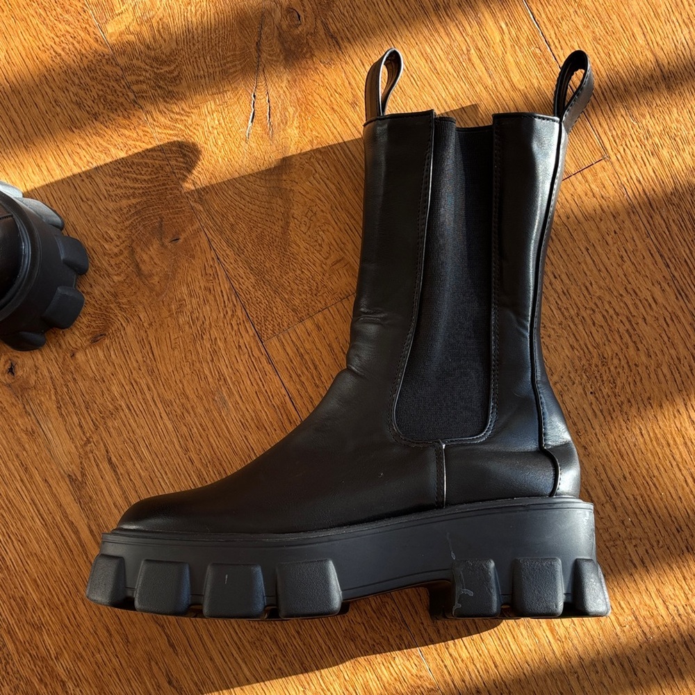 Black Chunky Chelsea Boots